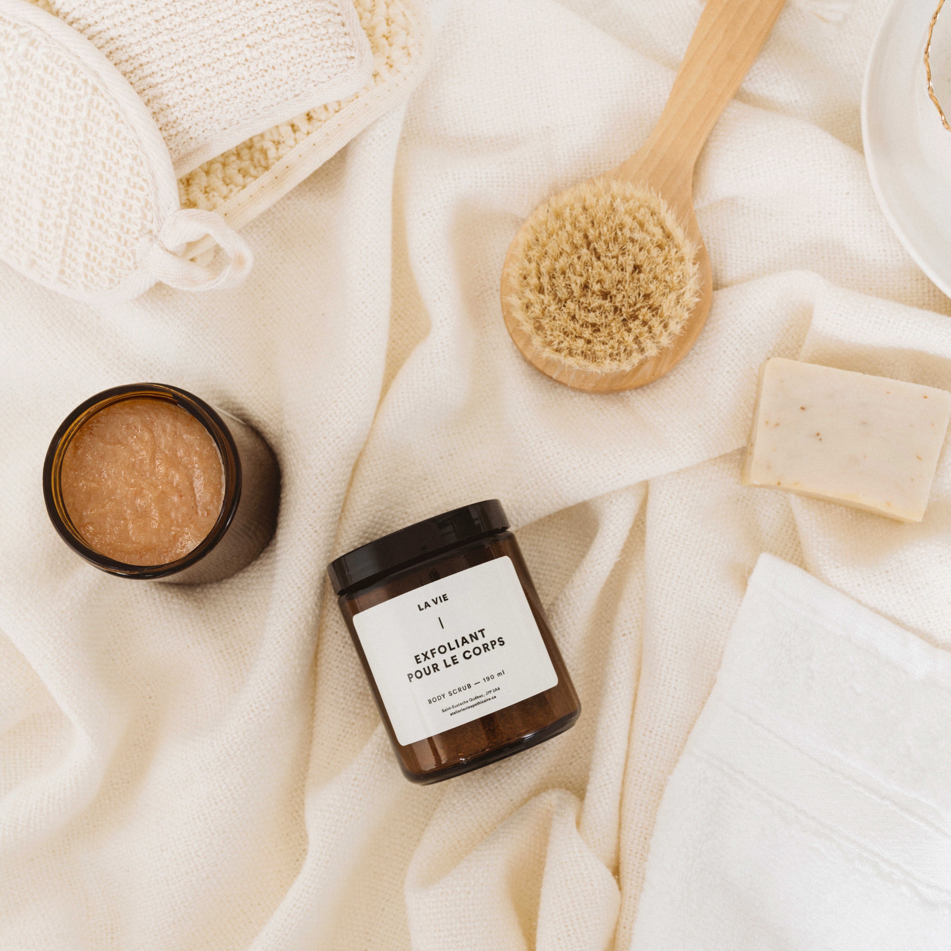 Atelier La Vie Apothicaire Body Scrub (190 mL)