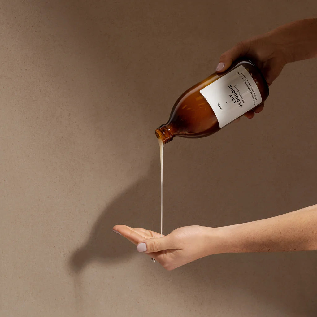 Atelier La Vie Apothicaire Body Cleansing Shower Milk Lime Bergamot pouring on the hand.