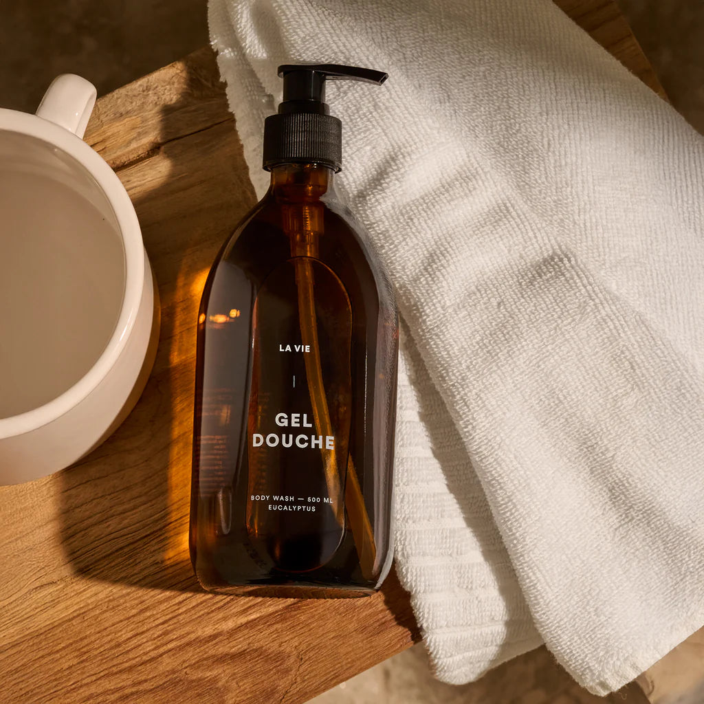 Brown bottle with pump labeled 'Gel Douche' on a white background