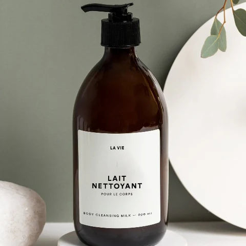 Atelier La Vie Apothicaire Eucalyptus Romarin Body Cleansing Milk in a white background