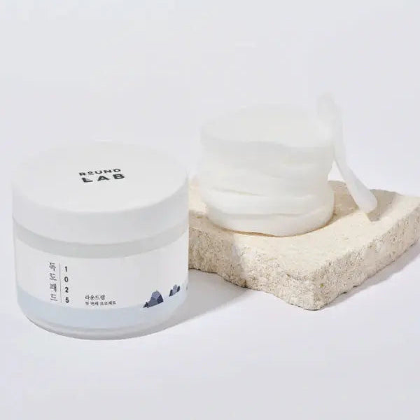 White jar with a white cloth on a light gray background